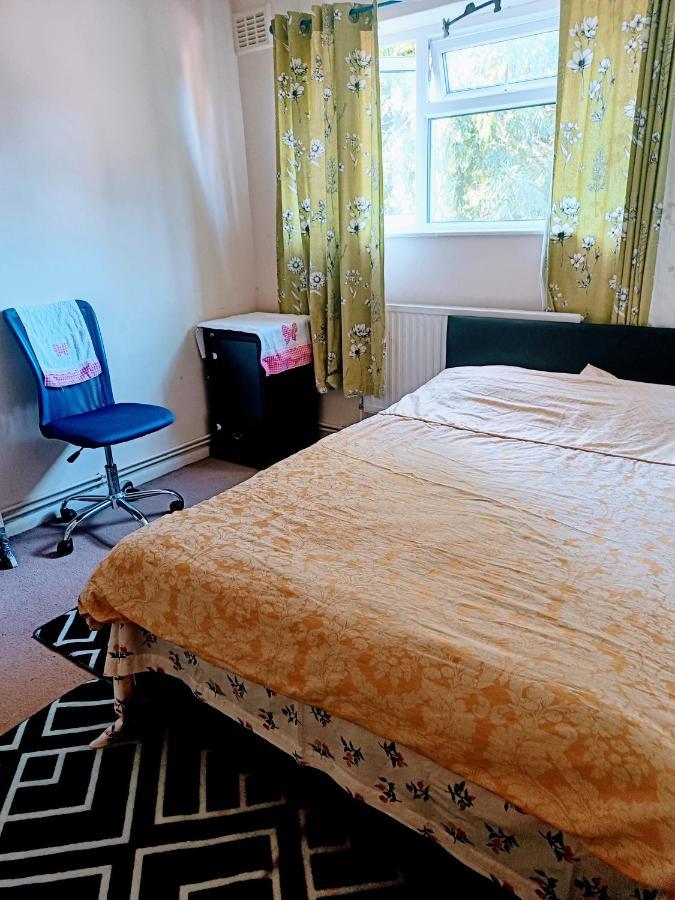 Hornchurch Comfortable Double Bedroom In London المظهر الخارجي الصورة